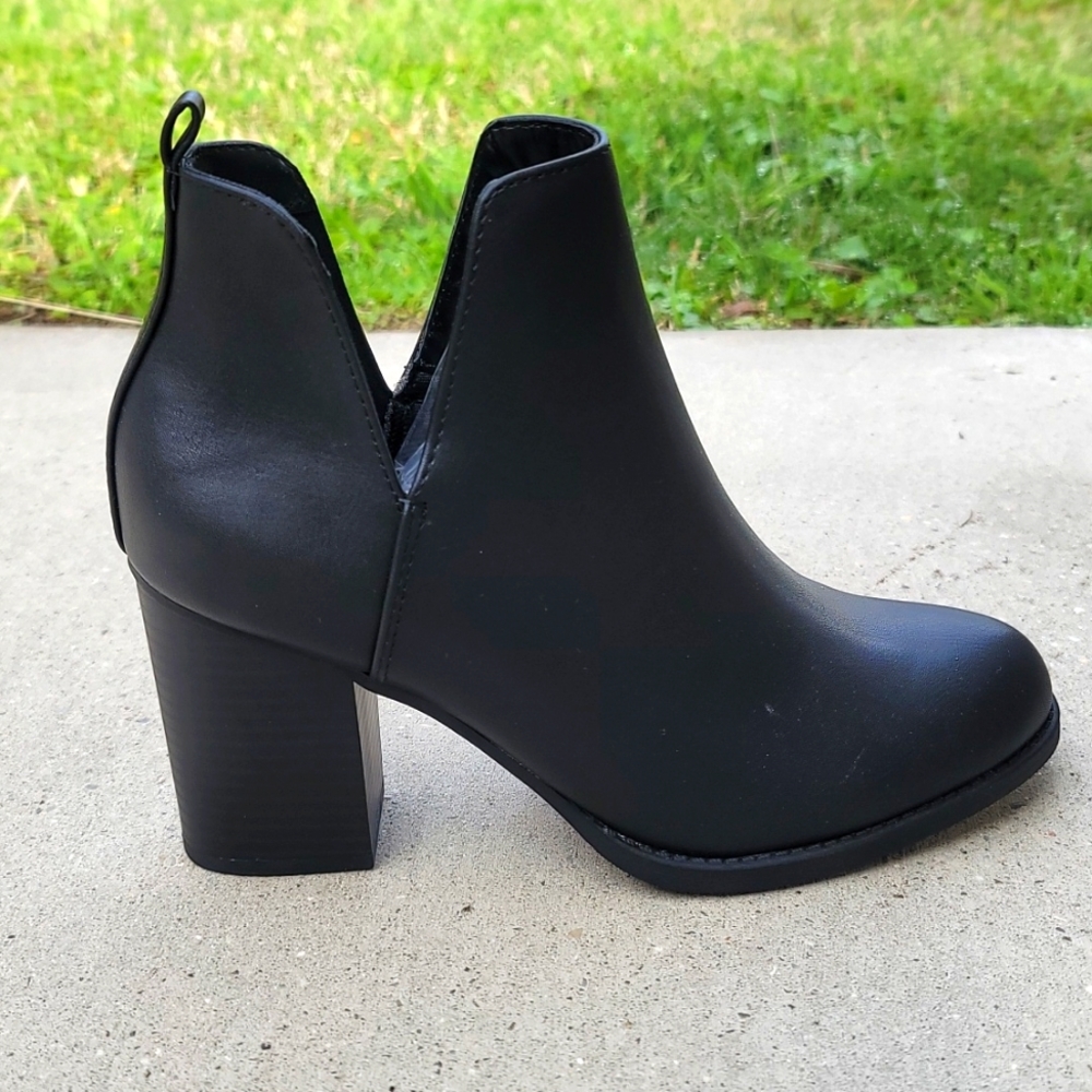 Black bootie